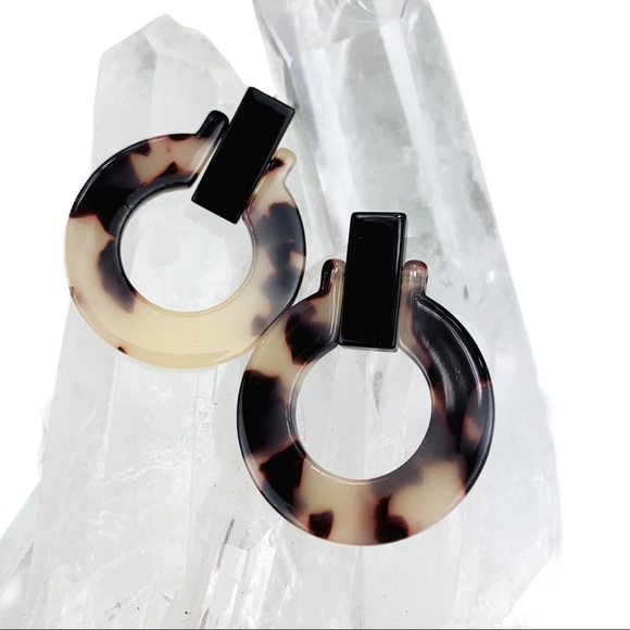 Light Tortoise Black Acrylic Hoop Circle Earrings - Picture 6 of 9